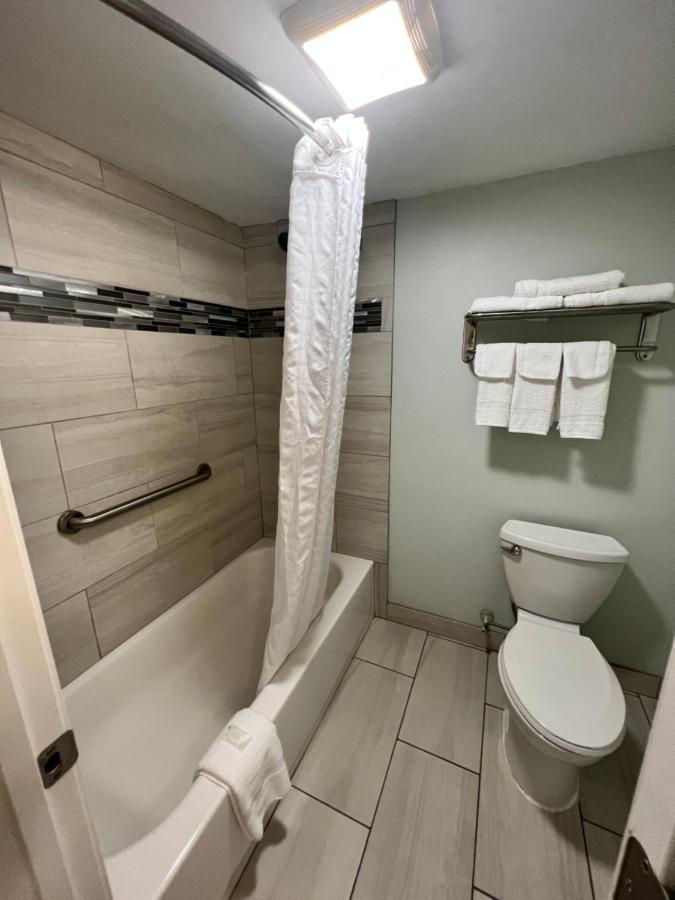 Continental Inn And Suites Nacogdoches Tx Sfa University Downtown Ngoại thất bức ảnh