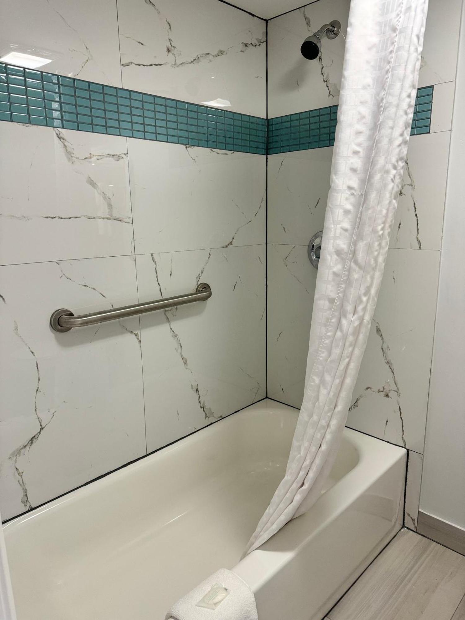 Continental Inn And Suites Nacogdoches Tx Sfa University Downtown Ngoại thất bức ảnh