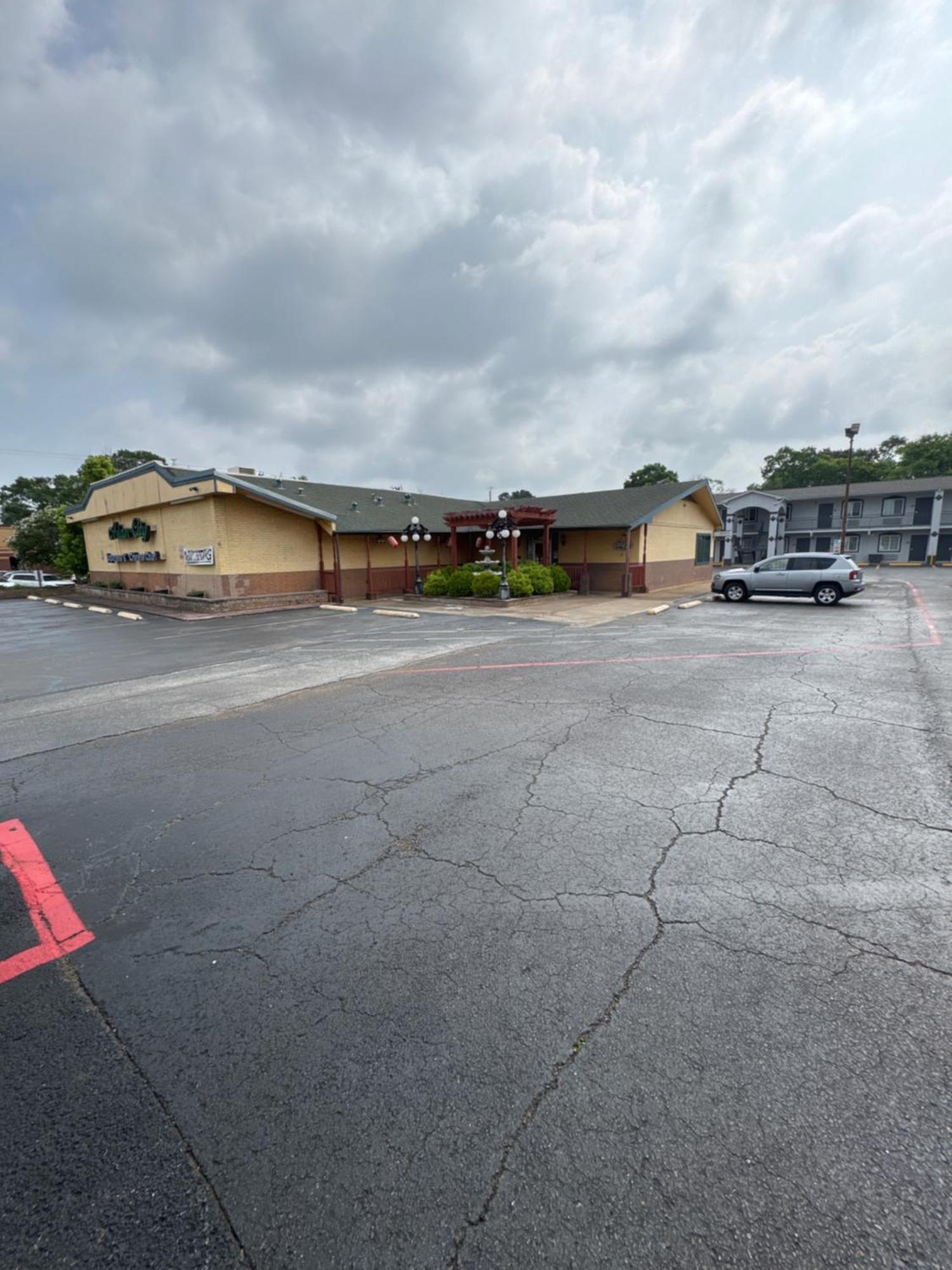 Continental Inn And Suites Nacogdoches Tx Sfa University Downtown Ngoại thất bức ảnh