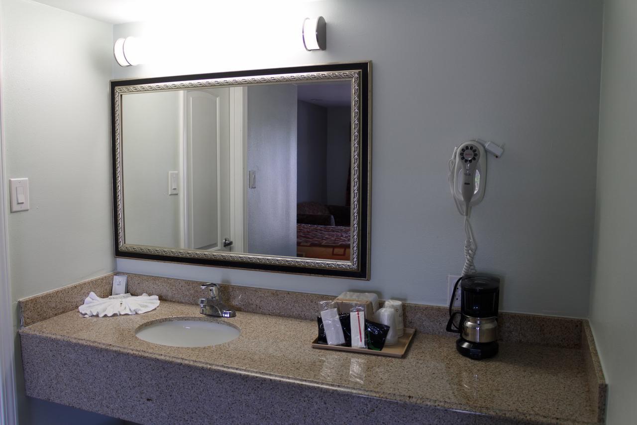 Continental Inn And Suites Nacogdoches Tx Sfa University Downtown Ngoại thất bức ảnh