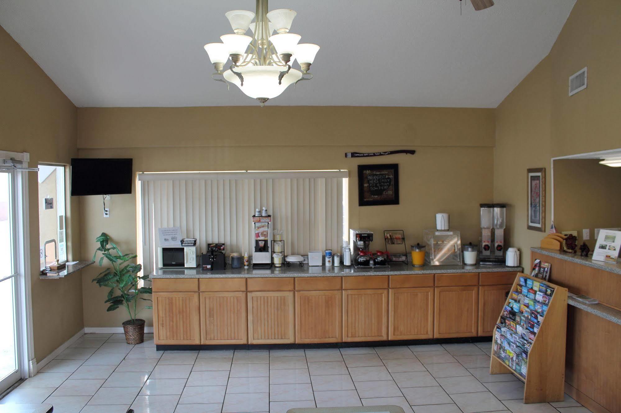 Continental Inn And Suites Nacogdoches Tx Sfa University Downtown Ngoại thất bức ảnh
